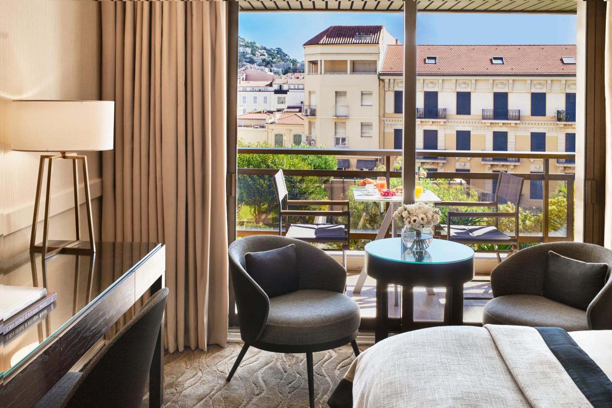 Hotel Barriere Le Gray D'Albion Cannes Exterior photo