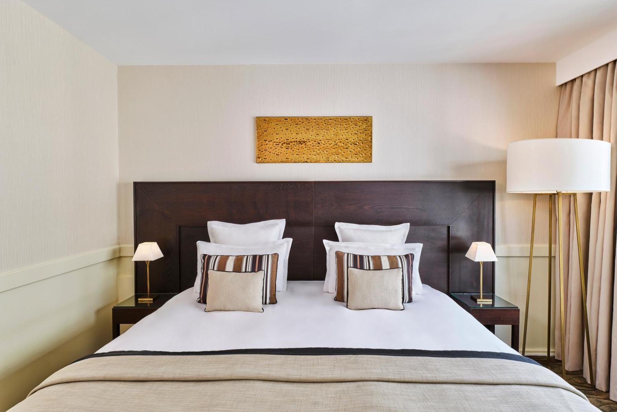 Hotel Barriere Le Gray D'Albion Cannes Exterior photo